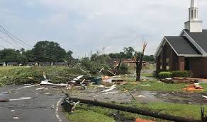 Mississippi tornado: Dangerous 70mph winds and 'tennis ball size ...