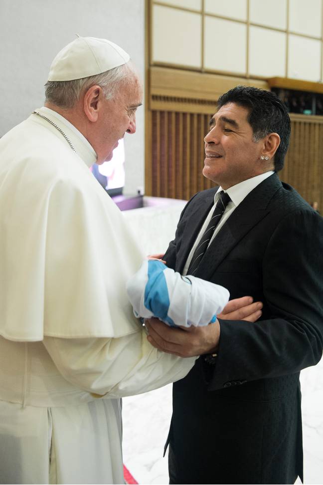 Diego Maradona disse ao Papa para vender os tetos de ouro do Vaticano para ajudar os pobres