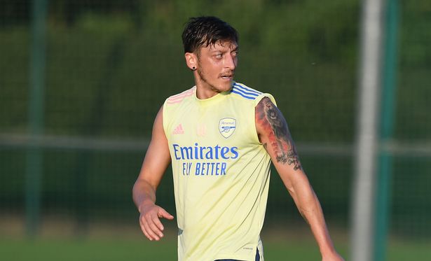 Rodada de transferência do Arsenal: Mesut Ozil pronto para sair em janeiro