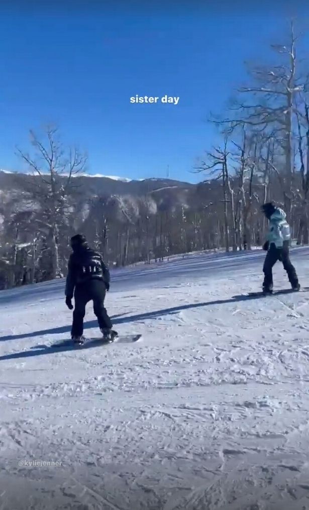 Kendall e Kylie Jenner partem para Aspen para uma luxuosa viagem de esqui de ano novo