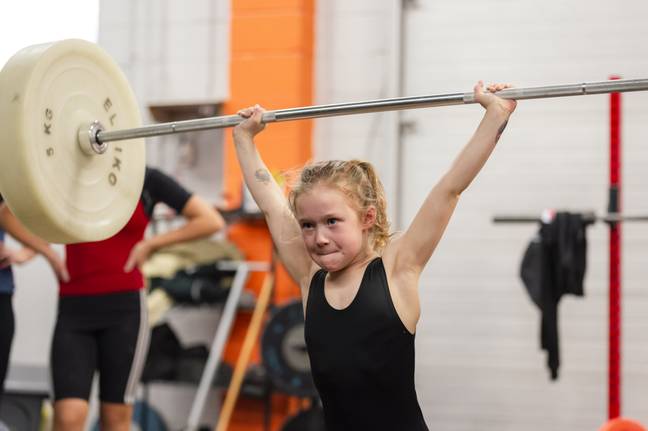 'A menina de sete anos mais forte do mundo' pode realizar levantamento de 80 kg