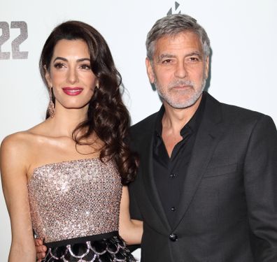 George Clooney e a esposa Amal estão 'tristes' por não estarem com os pais no Natal